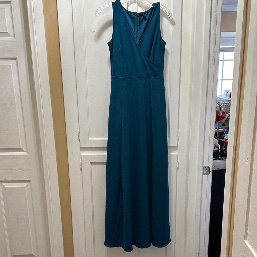 Beautiful Teal Sleeveless Maxi Dress. Size small